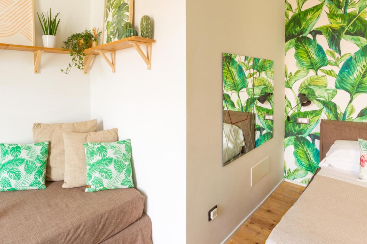 Duomo Views, Light, Jungle-inspired With Terrace Apartamento Milán